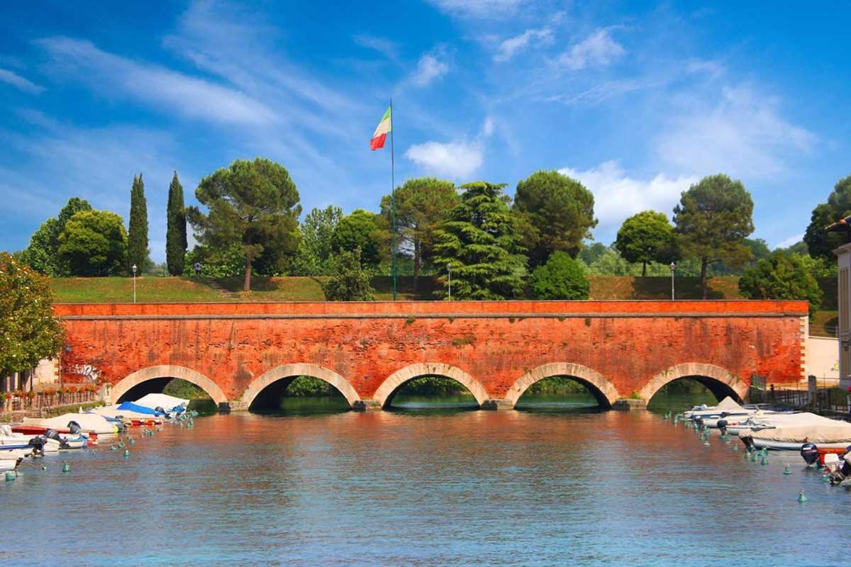 Fiori Sull'Acqua Apartments Peschiera del Garda Eksteriør bilde